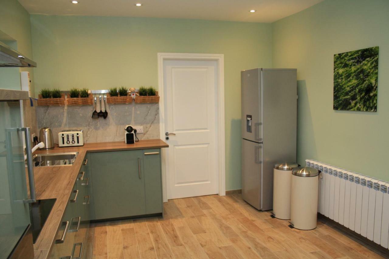 Atlantic Retreat Lodge Kinvara Bagian luar foto